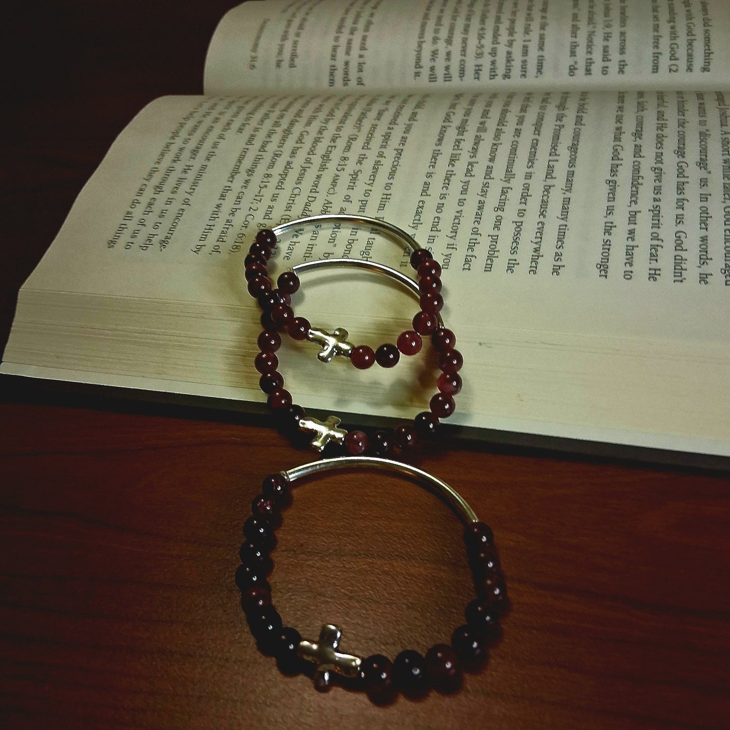 Beautiful Silver Cross And Natural Garnet Stone Stretchy Wrist Bracelet Unisex