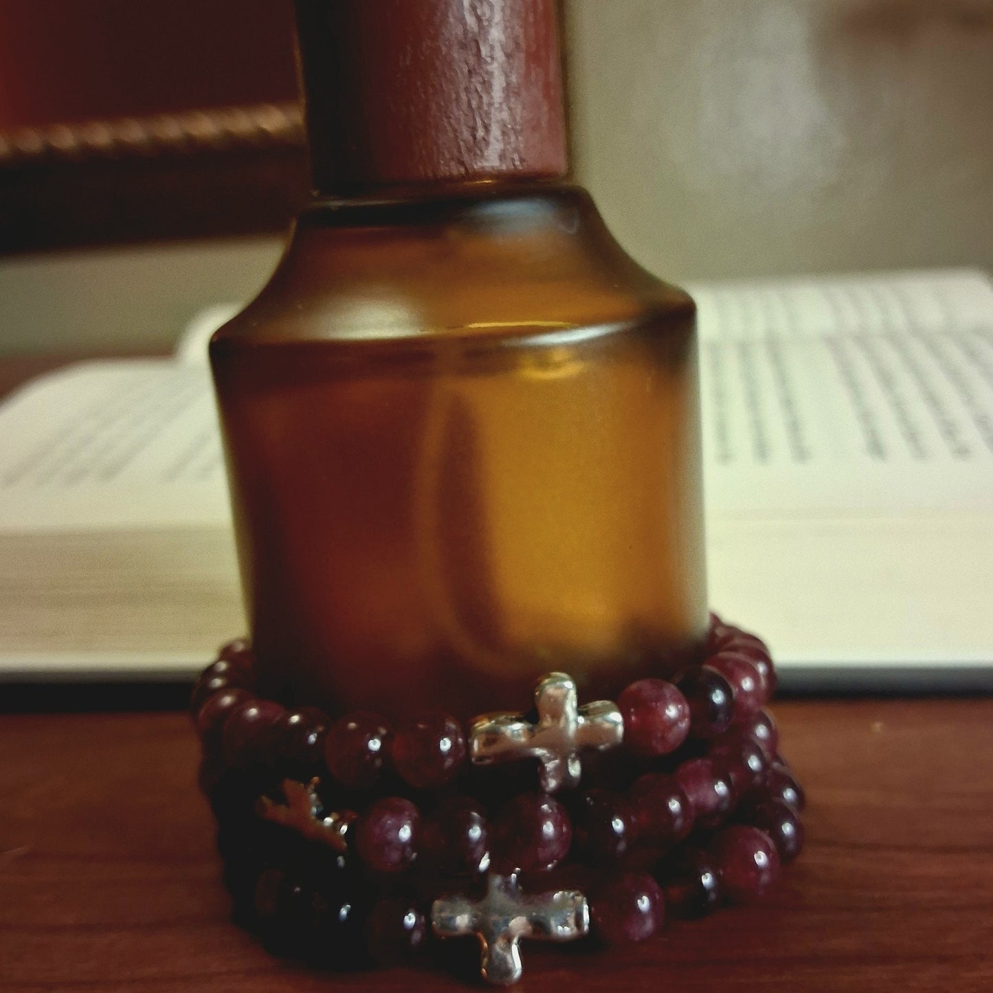 Beautiful Silver Cross And Natural Garnet Stone Stretchy Wrist Bracelet Unisex