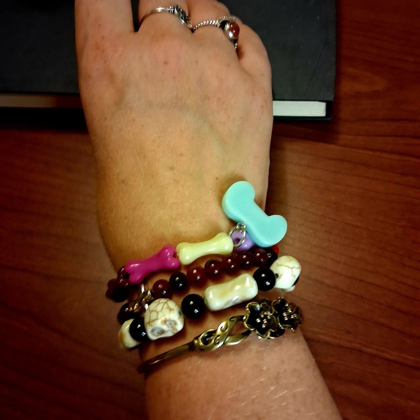 Random Color Bone Game Controller Emo Bracelet Unisex Stretchy Wristband Gift