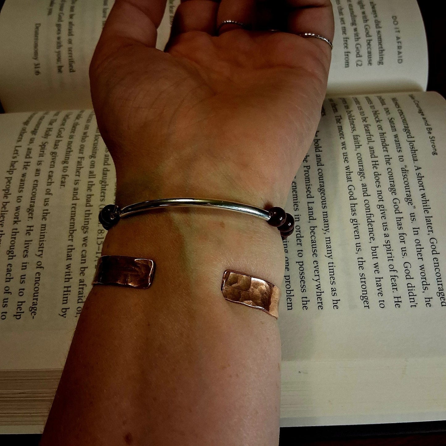 Beautiful Silver Cross And Natural Garnet Stone Stretchy Wrist Bracelet Unisex