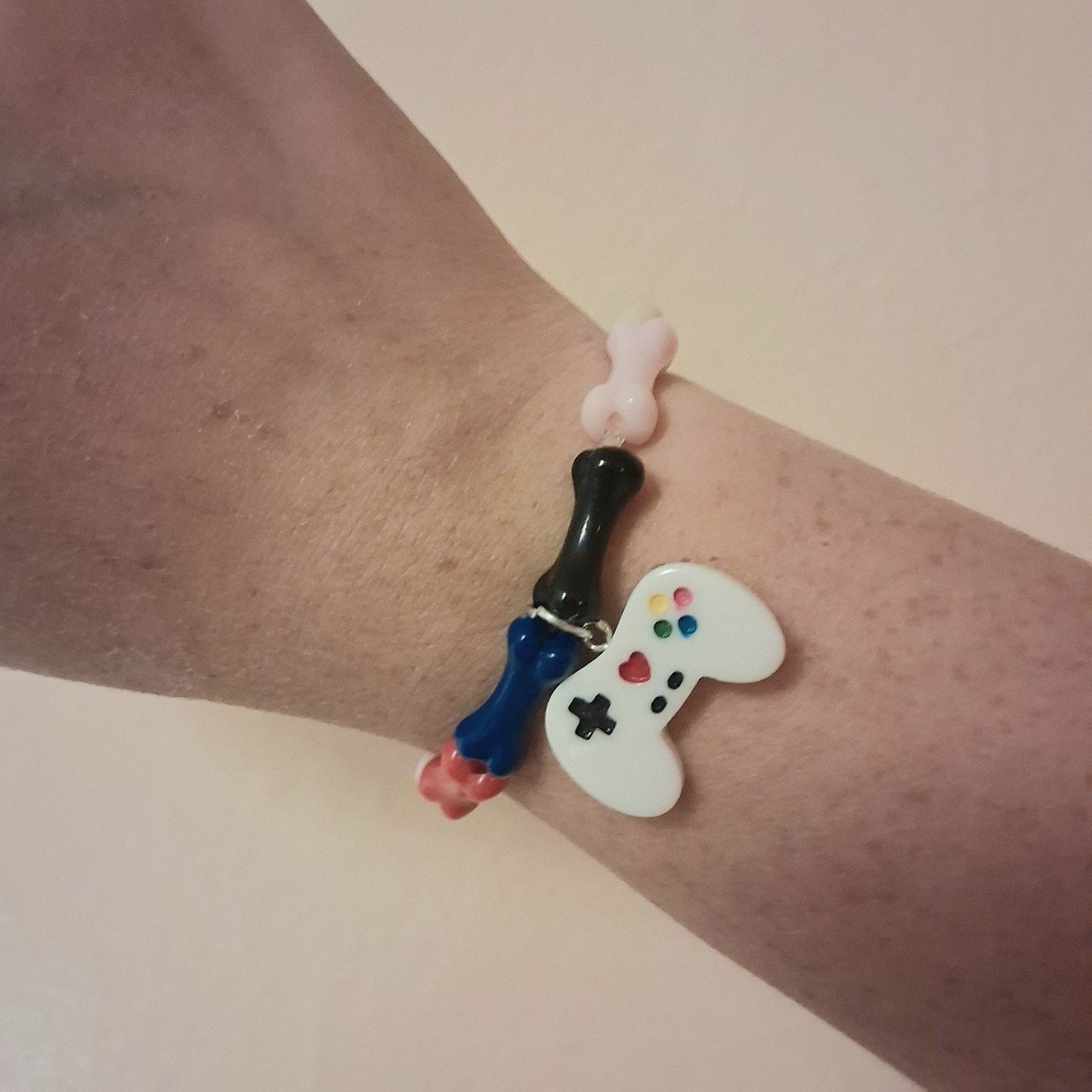 Random Color Bone Game Controller Emo Bracelet Unisex Stretchy Wristband Gift